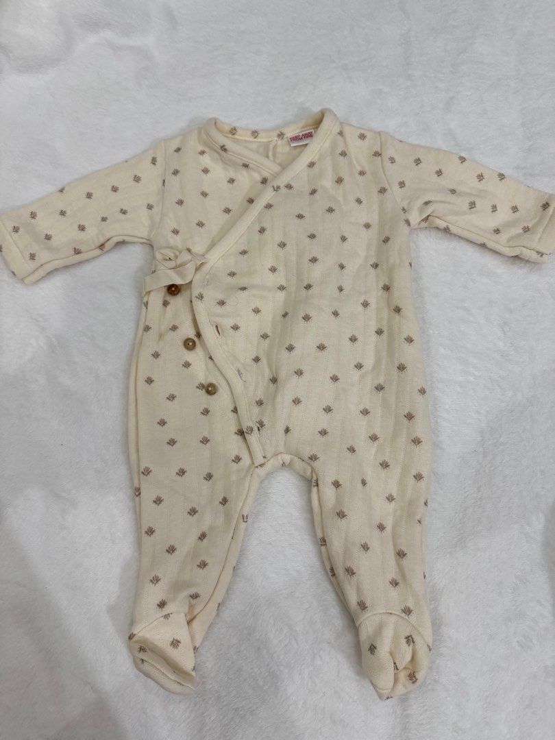 Zara, Burts Bee, CK 0-3m (Category: Babies & Kids Fashion) located in Taguig. Submitted by fp_declutters (Listing ID 1409715833, Image 1). Description: All were used once to twice only. Newborn to 3m 1. Zara padded floral one-pc suit Newborn - P350 SOLD 2. Zara one piece suit - P290 3. Zarq Crepe Jumpsuit - P350 4. Burtsbee One piece suit - P300 5. calvin klein one piece suit - P400 .