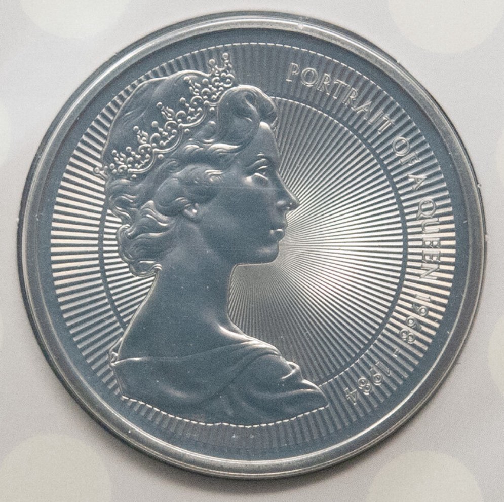 2026 英國 皇家鑄幣局《英女王肖像》系列 — 伊利沙伯二世第二 頭像 £5 亮麗未流通 紀念幣 Portraits of a Queen ...