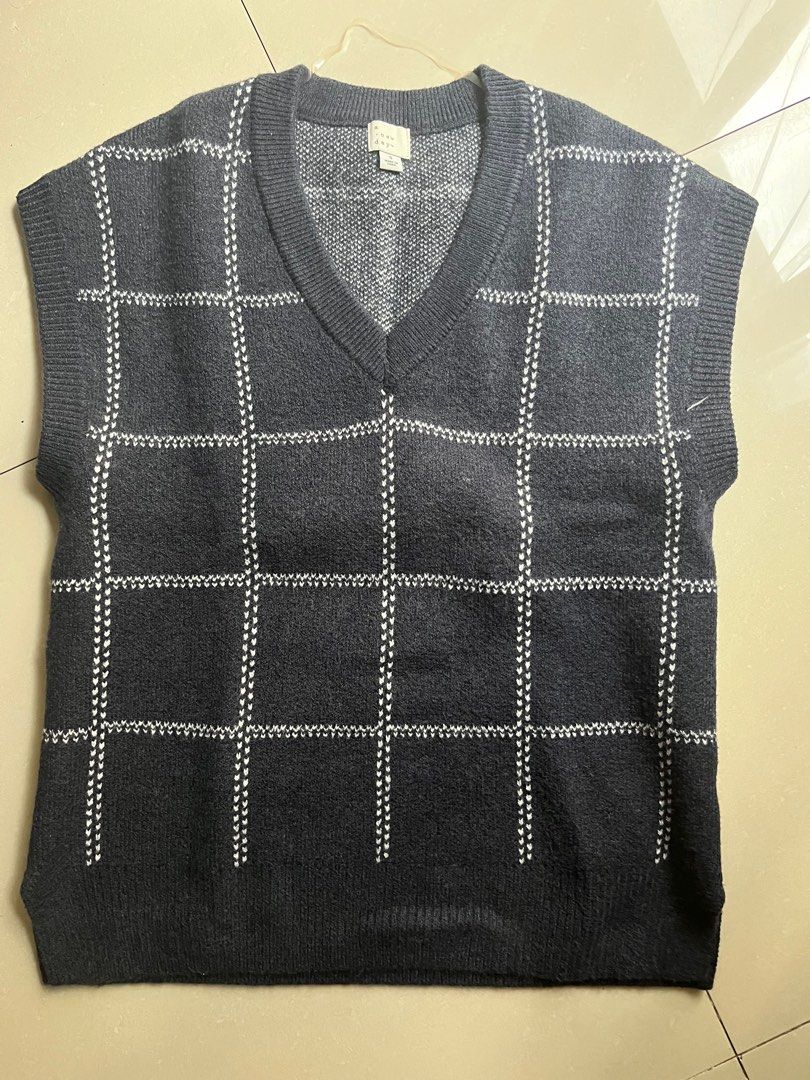 A New Day Plaid Vest - Size S (Category: Vests) located in Quezon City. Submitted by thirdy1 (Listing ID 1409815651, Image 1). Description: - A New Day vest - Dark grey plaid pattern - Size: Small - V-neck design - Made in China - Great for layering - A versatile wardrobe piece.