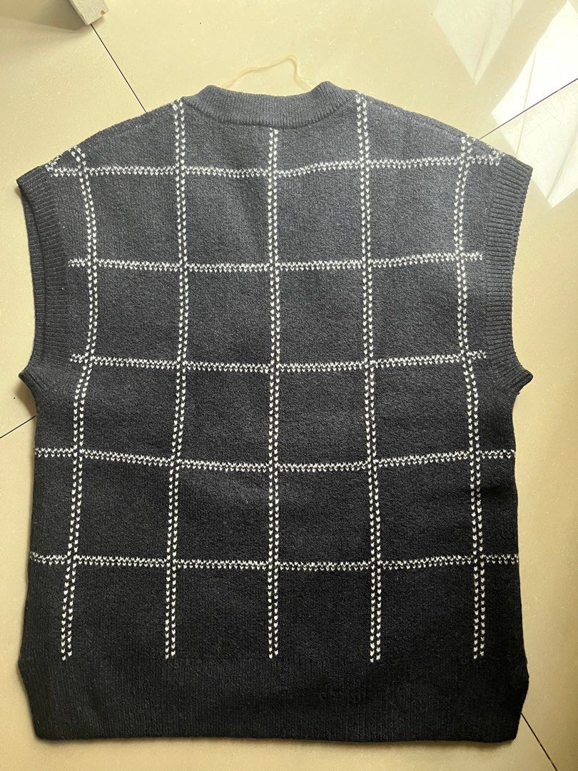 A New Day Plaid Vest - Size S (Category: Vests) located in Quezon City. Submitted by thirdy1 (Listing ID 1409815651, Image 2). Description: - A New Day vest - Dark grey plaid pattern - Size: Small - V-neck design - Made in China - Great for layering - A versatile wardrobe piece.