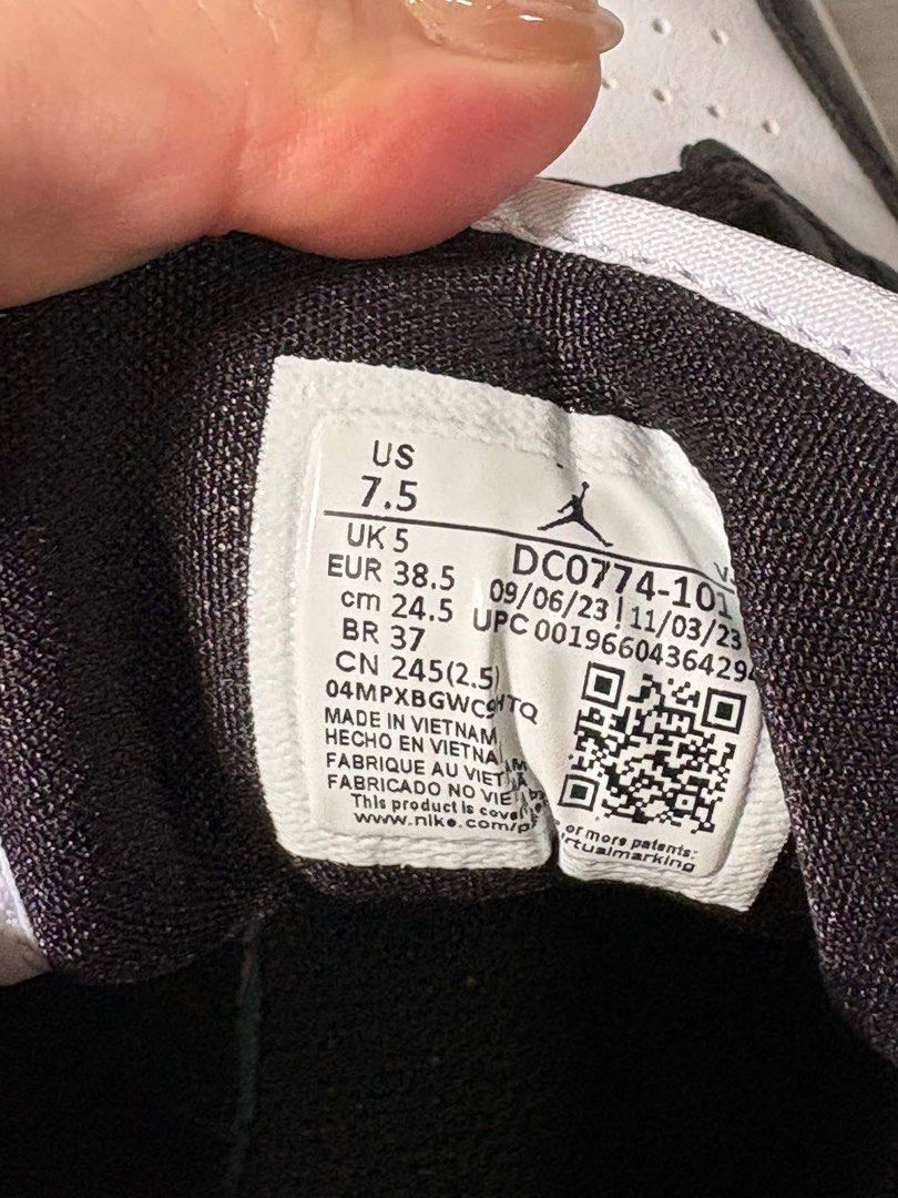 Air Jordan 1 Low Black White (Category: Sneakers) located in Cagayan de Oro. Submitted by sexycookie (Listing ID 1409946683, Image 3). Description: - Air Jordan 1 Low - Black and white colorway - US Size: 7.5 - UK Size: 5 - EUR Size: 38.5 - CM: 24.5 Used Twice Only! - Made in Vietnam.