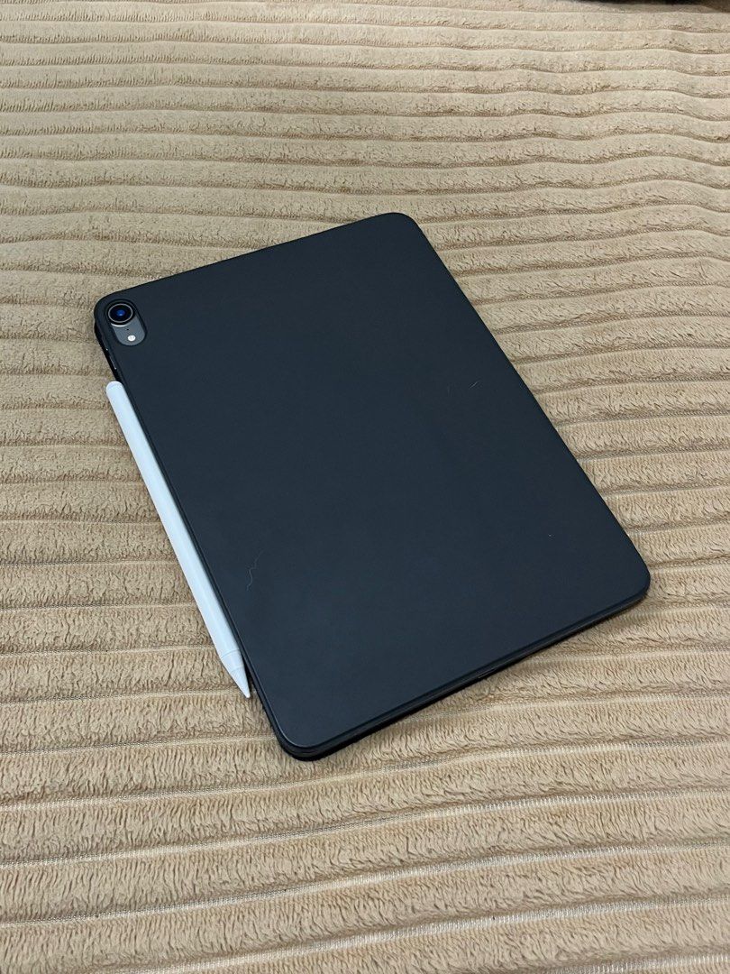 Apple Smart Folio Case for iPad Pro 11” (2018) (Category: Cases & Sleeves) located in Manila. Submitted by rein_on_me (Listing ID 1409872242, Image 1). Description: .