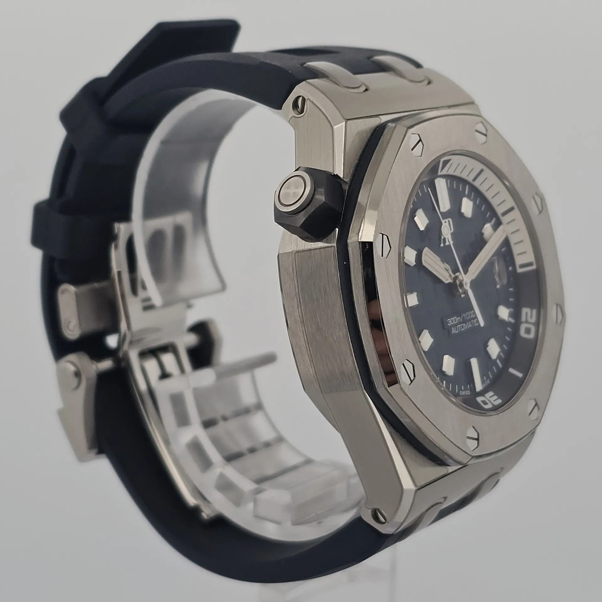 Audemars Piguet Royal Oak Offshore Diver 15720ST.OO.A027CA.01 (Category: Watches) located in Singapore. Submitted by watchbanka.deer (Listing ID 1409830118, Image 2). Description: M250786UAPT22 Watch Condition Mint Condition, nearly new Warranty Card Year 2022 Diameter 43mm Movement Automatic Case Material Steel Dial Color Blue Accessories Includes original packaging and documentation No Exchange Thank You Want to see more watches we have please 