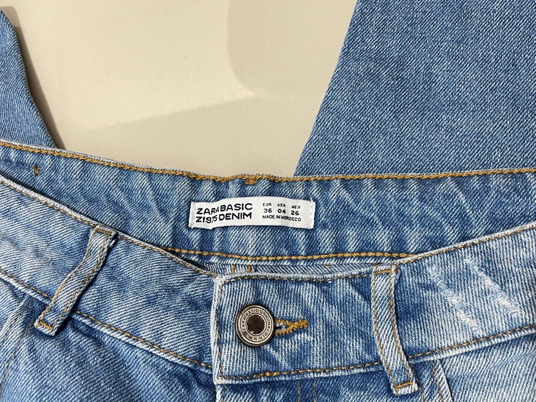 Authentic Zara Basic Denim Jeans (Category: Jeans) located in Quezon City. Submitted by devvy14 (Listing ID 1409884499, Image 3). Description: Used twice only. No issues. 📍TIMOG AVE, QC 🚚 J&T or Lalamove 📆 For meet up, in Uncle John’s Victoria Towers Panay Avenue only..