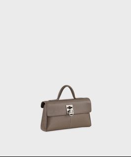 (Category: ) located in . Submitted by obsessedwithshopping (Listing ID 1409957834, Image 1). Description: .