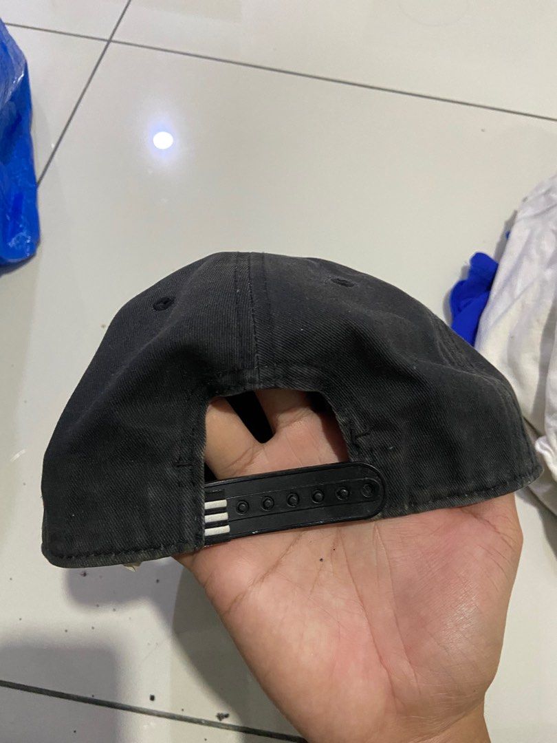 Cap adidas bunga (Category: Cap & Hats) located in Johor Bahru. Submitted by thrift.bpj (Listing ID 1409948613, Image 2). Description: Condition faded x sekata dan perlu basuh.