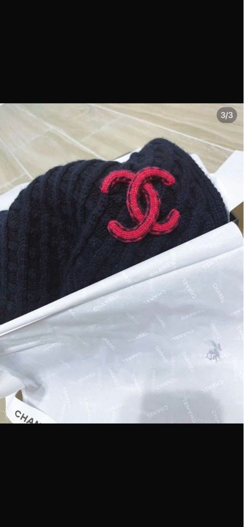 Chanel頸巾 （分類：絲巾）位於 Hong Kong。 由 silver_oreo 提交（商品編號 1409973719，圖片 3）。簡介： 。