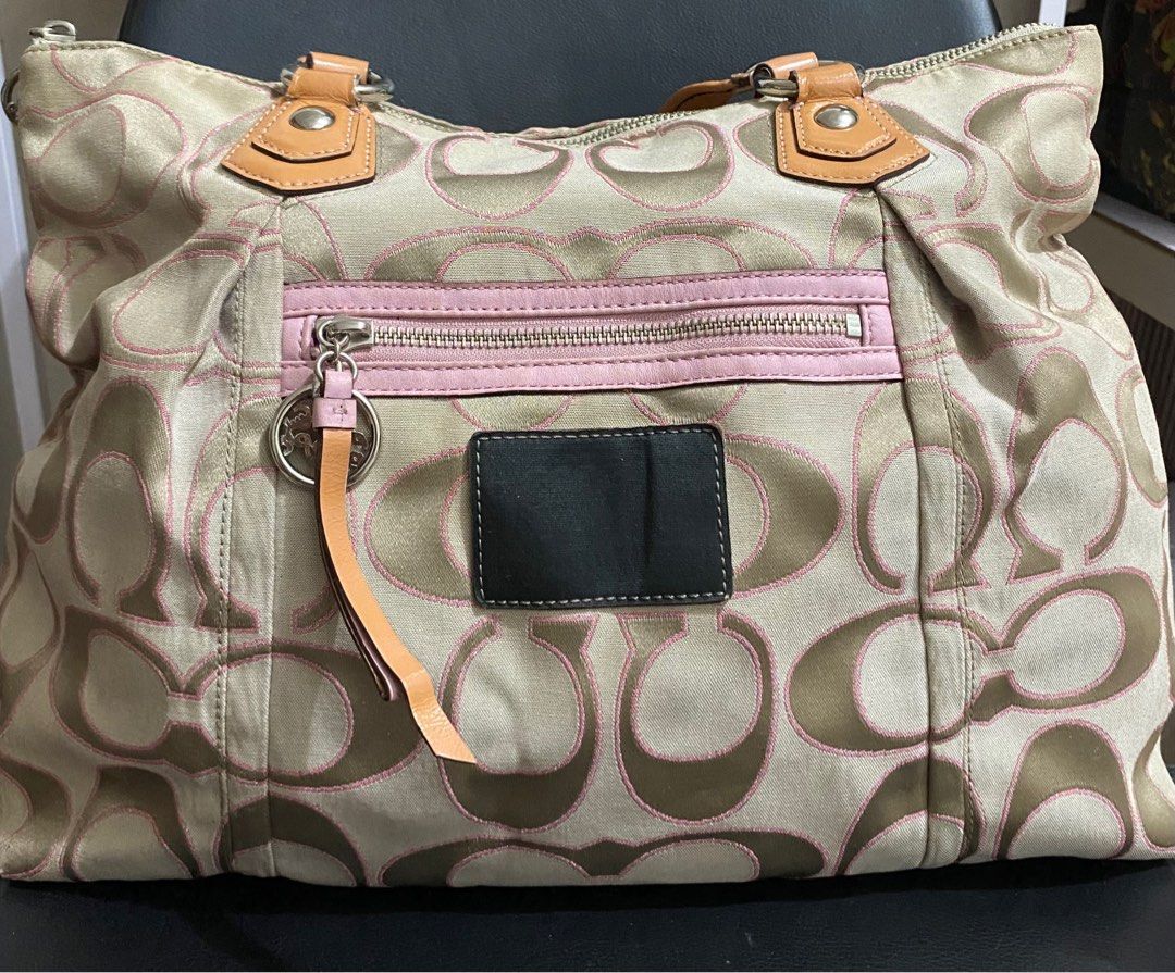 COACH BAG ORIGINAL PRELOVED (Category: Luxury Bags & Wallets) located in General Trias. Submitted by winona.jt022626 (Listing ID 1409915877, Image 3). Description: Pm me for more details 🥰 1000 SALE prices 🥰.
