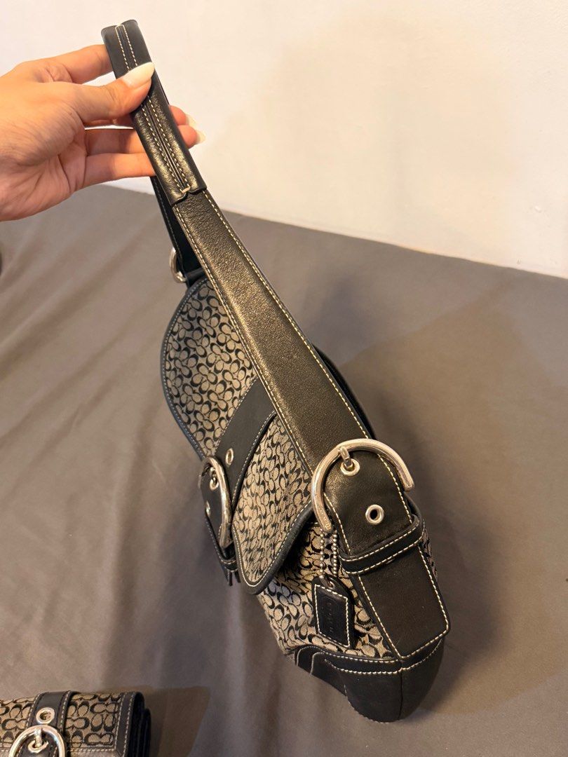 COACH Signature Grey Soho Shoulder Bag (Category: Luxury Bags & Wallets) located in Antipolo. Submitted by dscya_ (Listing ID 1409923159, Image 3). Description: - Pre-owned / Vintage (please review photos for details) - Authentic COACH - Silver Hardware - Medium Size - Grey Monogram - Personal Favorite (willing to keep) - H21cm W33cm D5cm Rfs: declutter Negotiable pm for details.