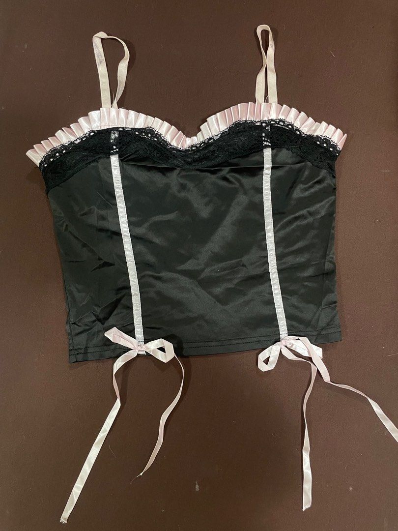Coquette Black Pink Top (Category: Sleeveless) located in Manila. Submitted by ava_declutters (Listing ID 1409979743, Image 1). Description: - S-M - Fitted only not my style :”( - No flaws.
