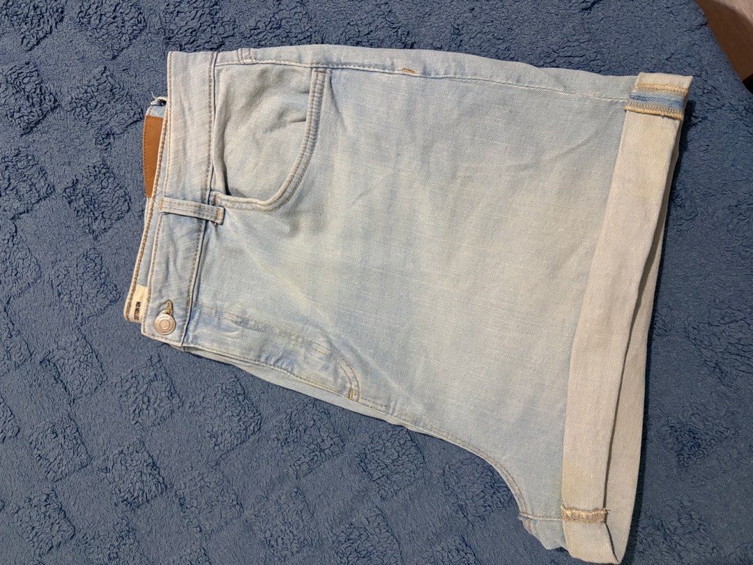 Cotton On High Rise Classic Shorts (Category: Shorts) located in Paranaque City. Submitted by trishago (Listing ID 1409847098, Image 3). Description: Size 36 medida, stretch. Can fit up to 38 Super like new. Used twice only Original price is 1,799 Selling for 850 only.