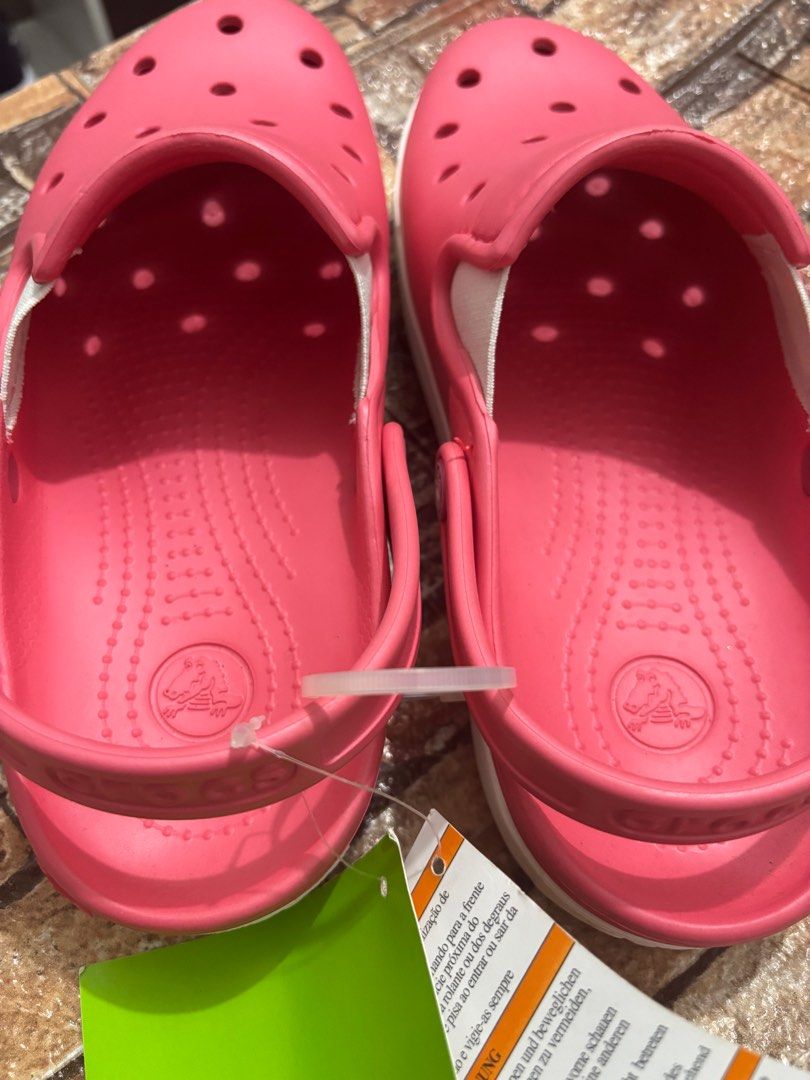 Crocs Classic Platform Clog - Pink (Category: Slippers and slides) located in Las Pinas. Submitted by ringringms (Listing ID 1409868911, Image 2). Description: - Pink Crocs Classic Platform Clogs - Features a white platform sole - Classic Crocs design with holes - Unworn condition - Ideal for casual wear - Easy to clean AUTHENTIC/ORIGINAL FR CANADA BRAND NEW.