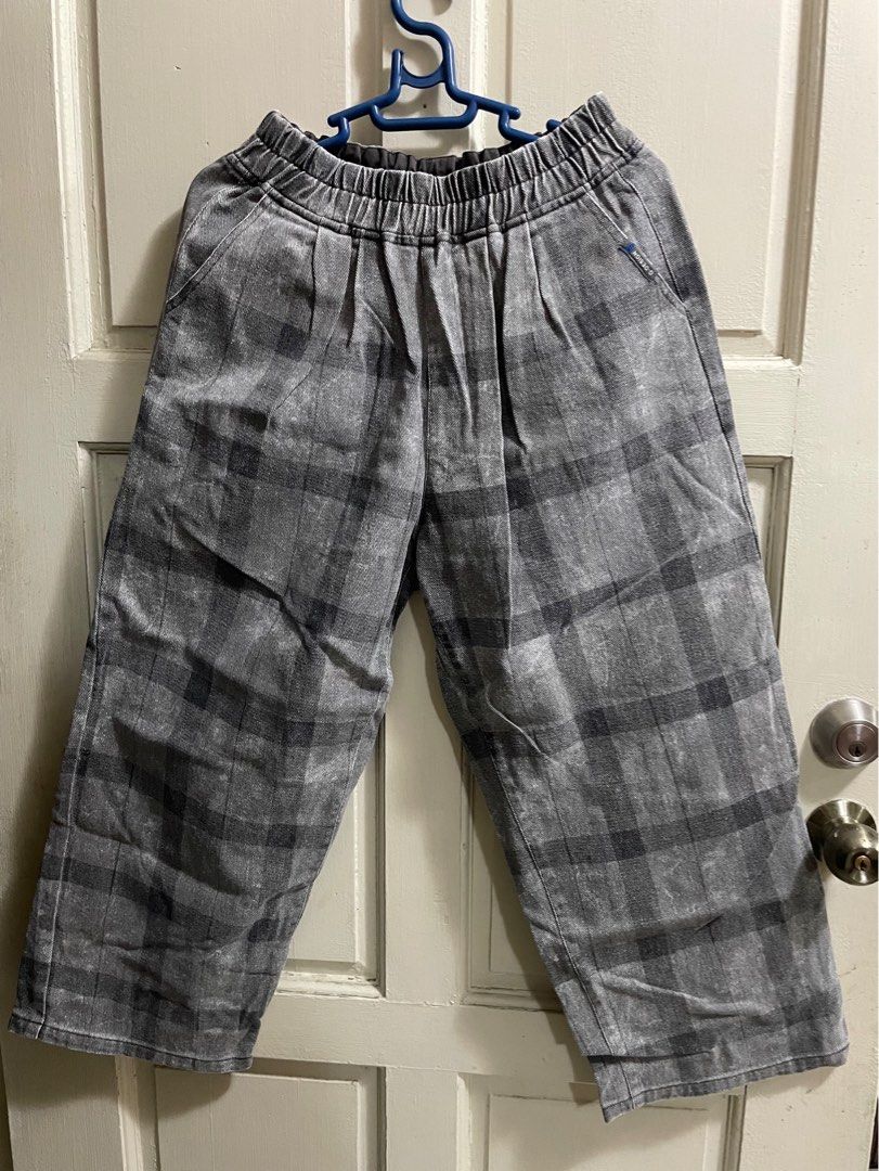 Denim Plaid Baggy Pants (Category: Jeans) located in Manila. Submitted by ava_declutters (Listing ID 1409980170, Image 1). Description: - S-M - 28-29 Waist - BAGGY - Straight Cut.