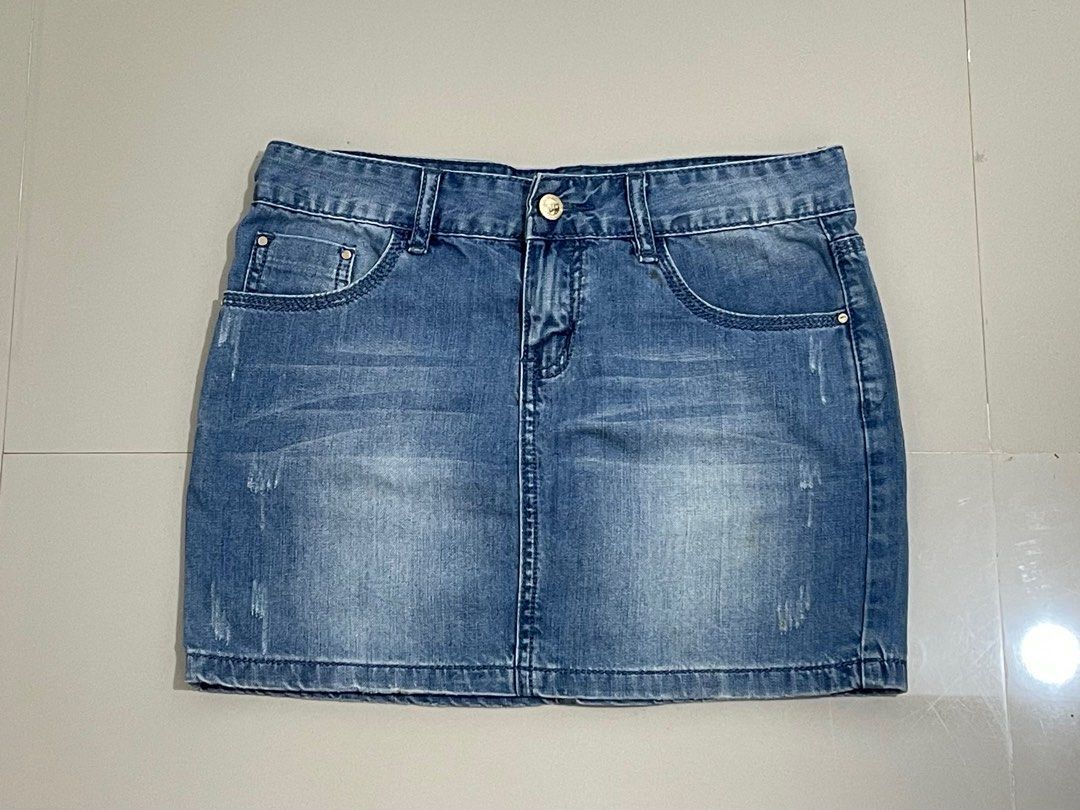 Denim Skirt (Category: Skirts) located in Quezon City. Submitted by devvy14 (Listing ID 1409883957, Image 1). Description: Size 30 Length - 13.5 No issue. 📍TIMOG AVE, QC 🚚 J&T or Lalamove 📆 For meet up, in Uncle John’s Victoria Towers Panay Avenue only..