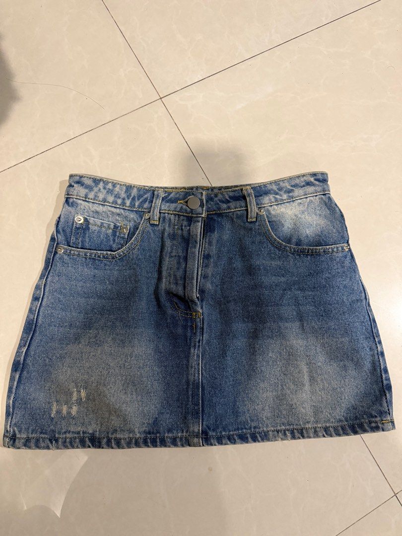 Denim skirt (Category: Skirts) located in Caloocan City. Submitted by aneeeee_ (Listing ID 1409920432, Image 1). Description: Size 26-27 DM me for inquiries.