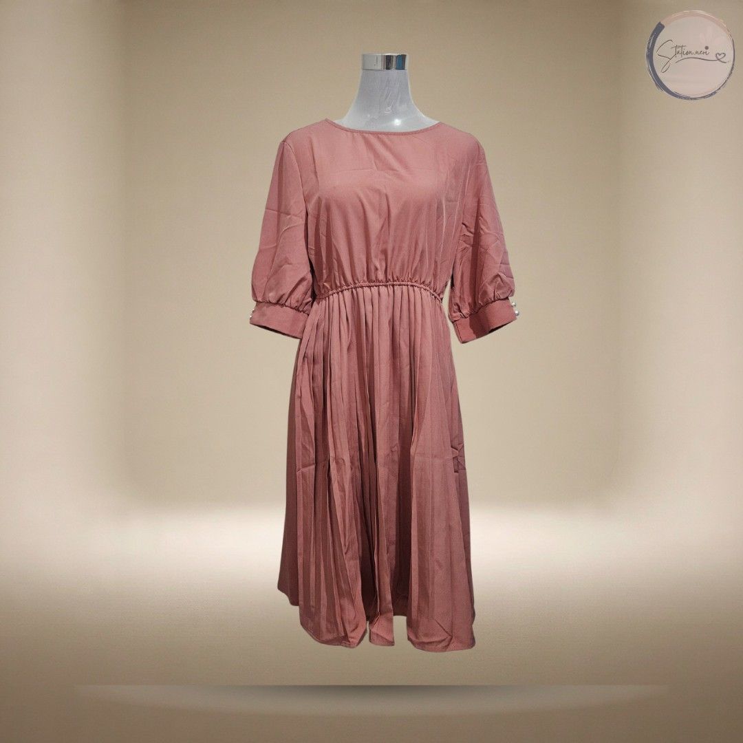 Elegant A-Line Pleated Dress (Category: Dresses) located in San Jose. Submitted by stationneri (Listing ID 1409863298, Image 2). Description: .