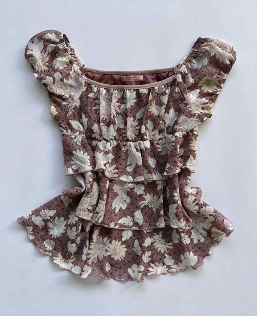 Floral layered coquette top (Category: Blouses) located in Manila. Submitted by ikikck (Listing ID 1409840309, Image 1). Description: Cutesy pink/purple floral layered top Size S-M Has lining, not see through Bought from ig.