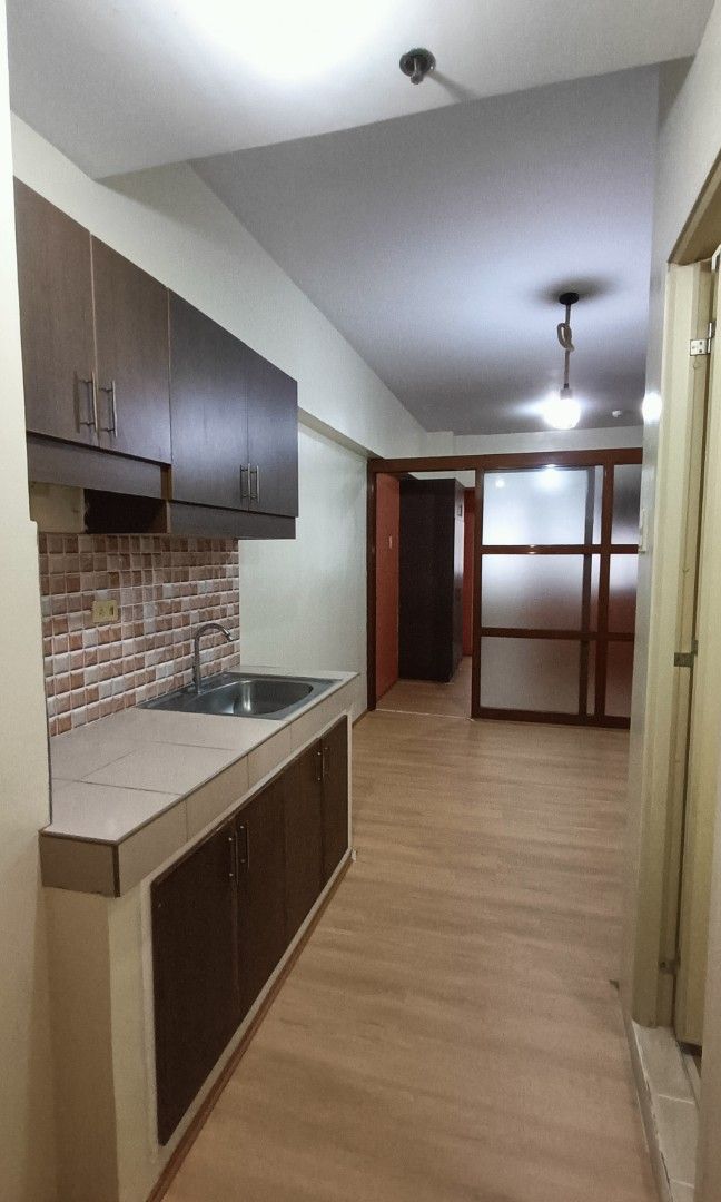 Grand Emerald Tower 1BR For Sale (Category: Apartments & Condos) located in Quezon City. Submitted by hamsterdad (Listing ID 1409105463, Image 1). Description: About The Unit: ✓ premium SPC flooring from "Floors to Walls" ✓ newly-painted interiors (beige and terracotta) ✓ newly-fitted bathroom fixtures including exhaust fan, towel bar, handheld shower and bidet ✓ newly-decorated kitchen splash board ✓ provision for water heater and range hood Abo