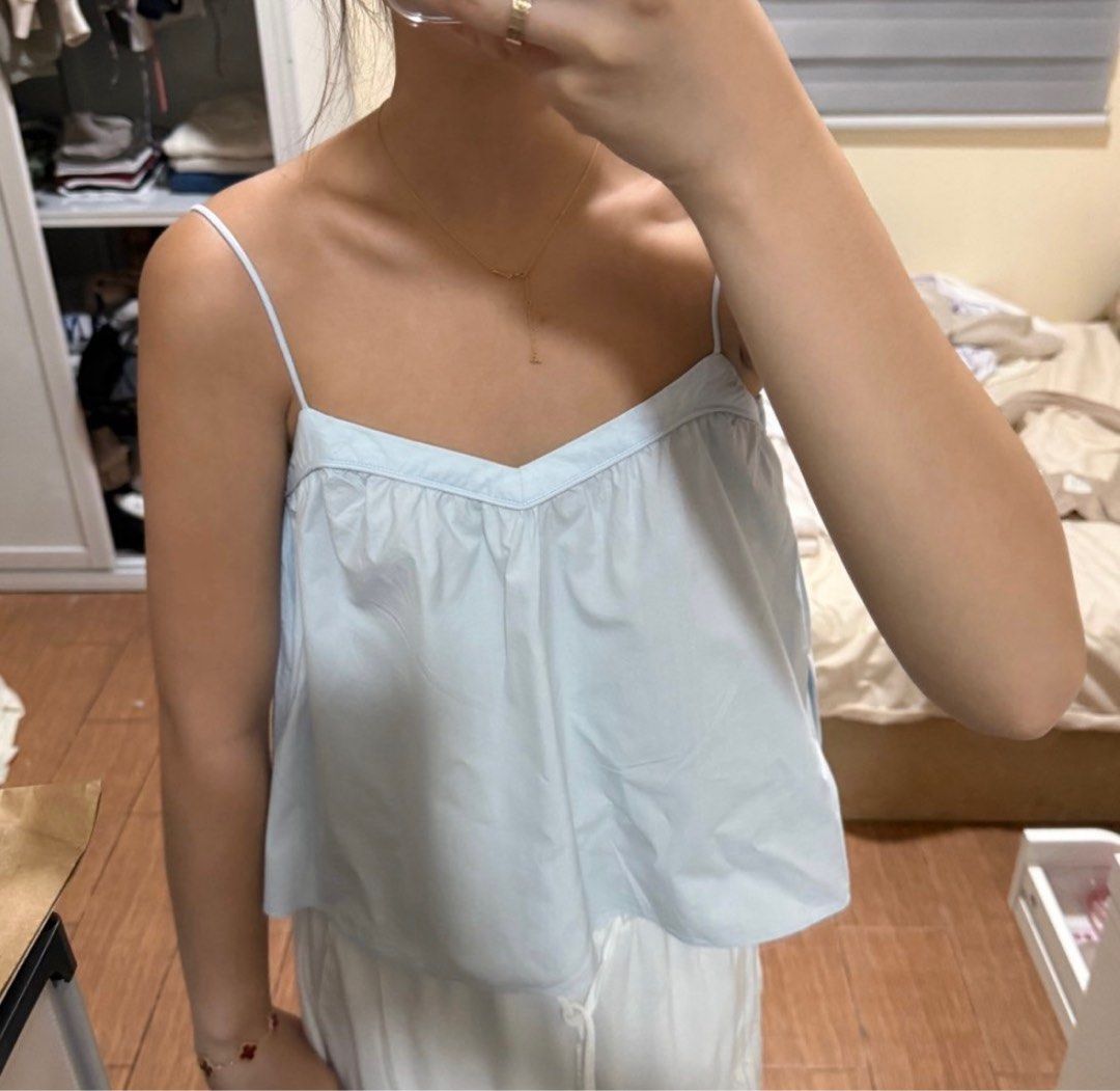 H&m baby blue poplin top (Category: Sleeveless) located in Marilao. Submitted by pgbdc (Listing ID 1409951413, Image 1). Description: .