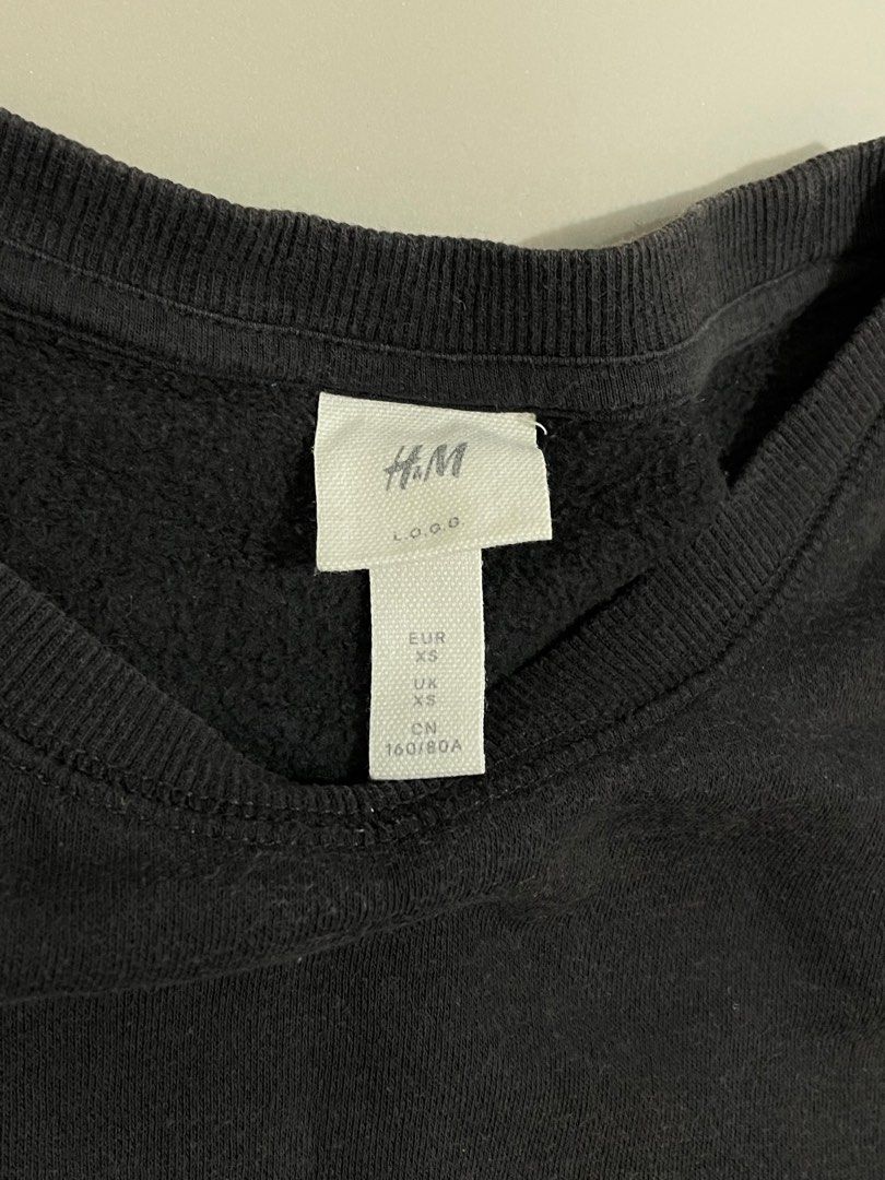 H&M Magique Sweatshirt - XS (Category: Longsleeves) located in Quezon City. Submitted by devvy14 (Listing ID 1409886137, Image 2). Description: No issues. 📍TIMOG AVE, QC 🚚 J&T or Lalamove 📆 For meet up, in Uncle John’s Victoria Towers Panay Avenue only..