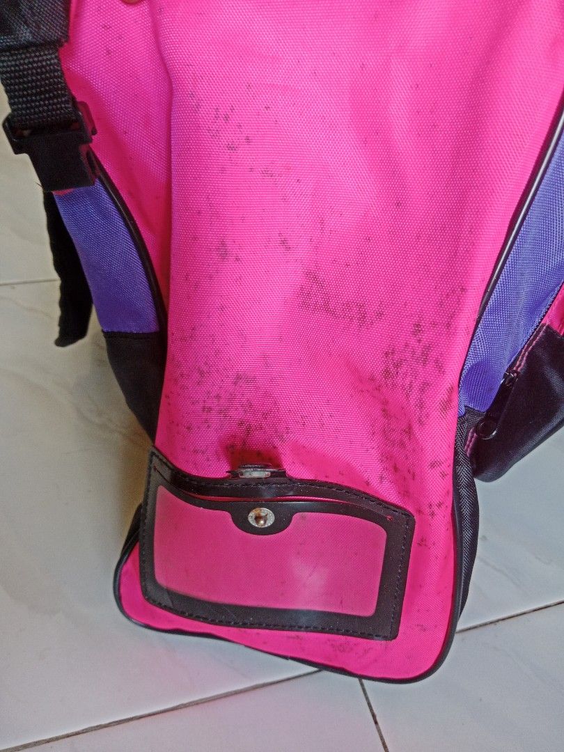 Hunter Youth Big Backpack (Category: Backpacks) located in Polangui. Submitted by cornerbags_shoes (Listing ID 1409935640, Image 3). Description: -with signs of usage -with dirt/stain/etc pls check the pics carefully. -expandable -perfect for those who need big bags for travelling/camping/evacuating . ang laki po nyan.