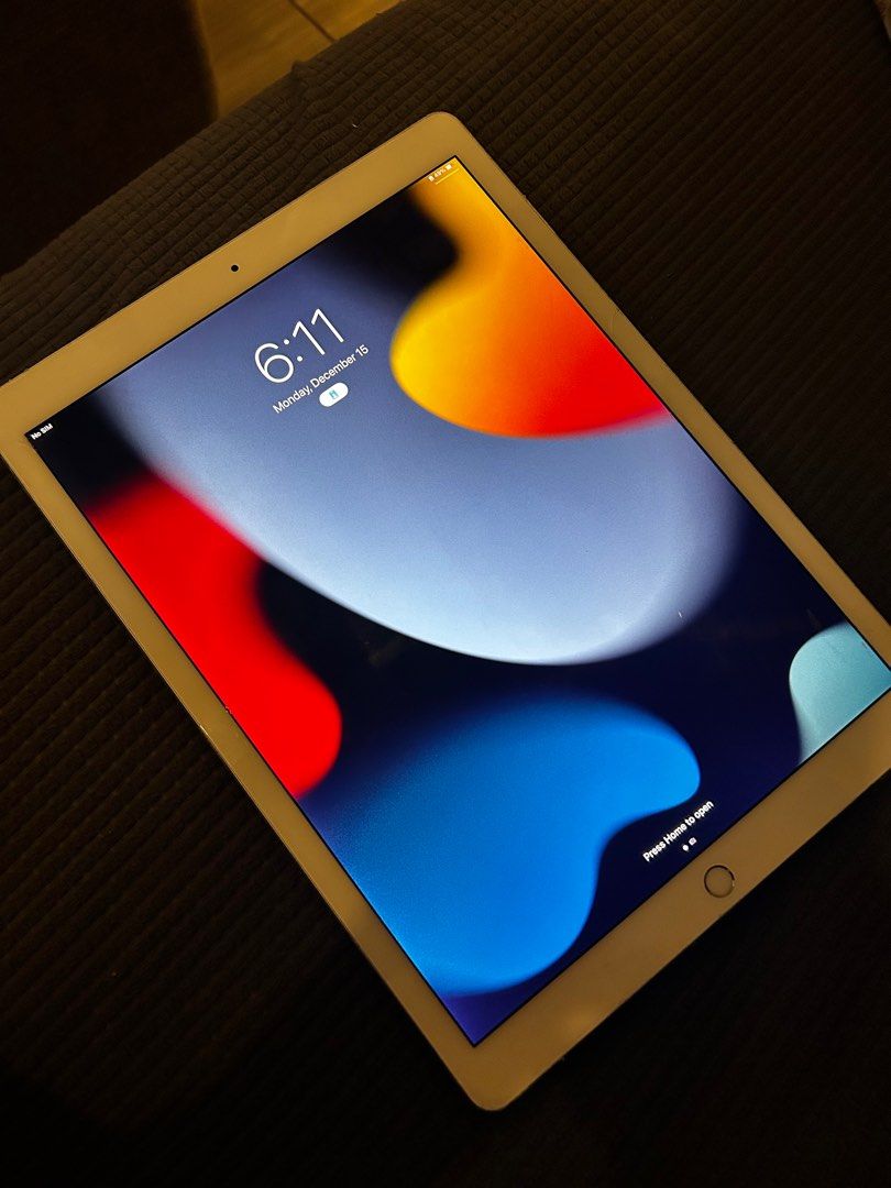 Ipad Pro 12.9 inches 2017 2nd Gen + Cellular 256gb (Category: iPad) located in Manila. Submitted by hooman0910 (Listing ID 1409917164, Image 1). Description: Selling my spare Ipad pro 12.9inch 2nd Gen with SIM slot. Openline 256gb Unit only, with a slight issue with glass. A fine line crack on the side that is hard to notice when screen is on. Battery is still good. .