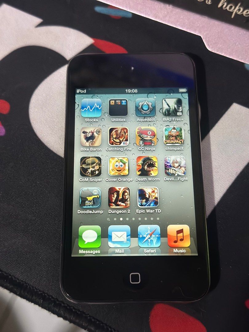 iPod touch 4th generation 64gb 95% smooth unit (Category: Others) located in Manila. Submitted by yezdeal2017 (Listing ID 1409919578, Image 3). Description: Swipe to unlock nostalgia 👉📱 The iPod Touch 4 (64GB) — peak iPod era is back. Games, music, apps, memories… all in one classic device. ⚡ 64GB storage 🎮 Retro games ready 🎶 Music hits different 💿 Old-school Apple feels 💰 ₱3,000 only for 64gb ₱2,000 for 32gb 📍 Retro Gadgets PH DM us befo