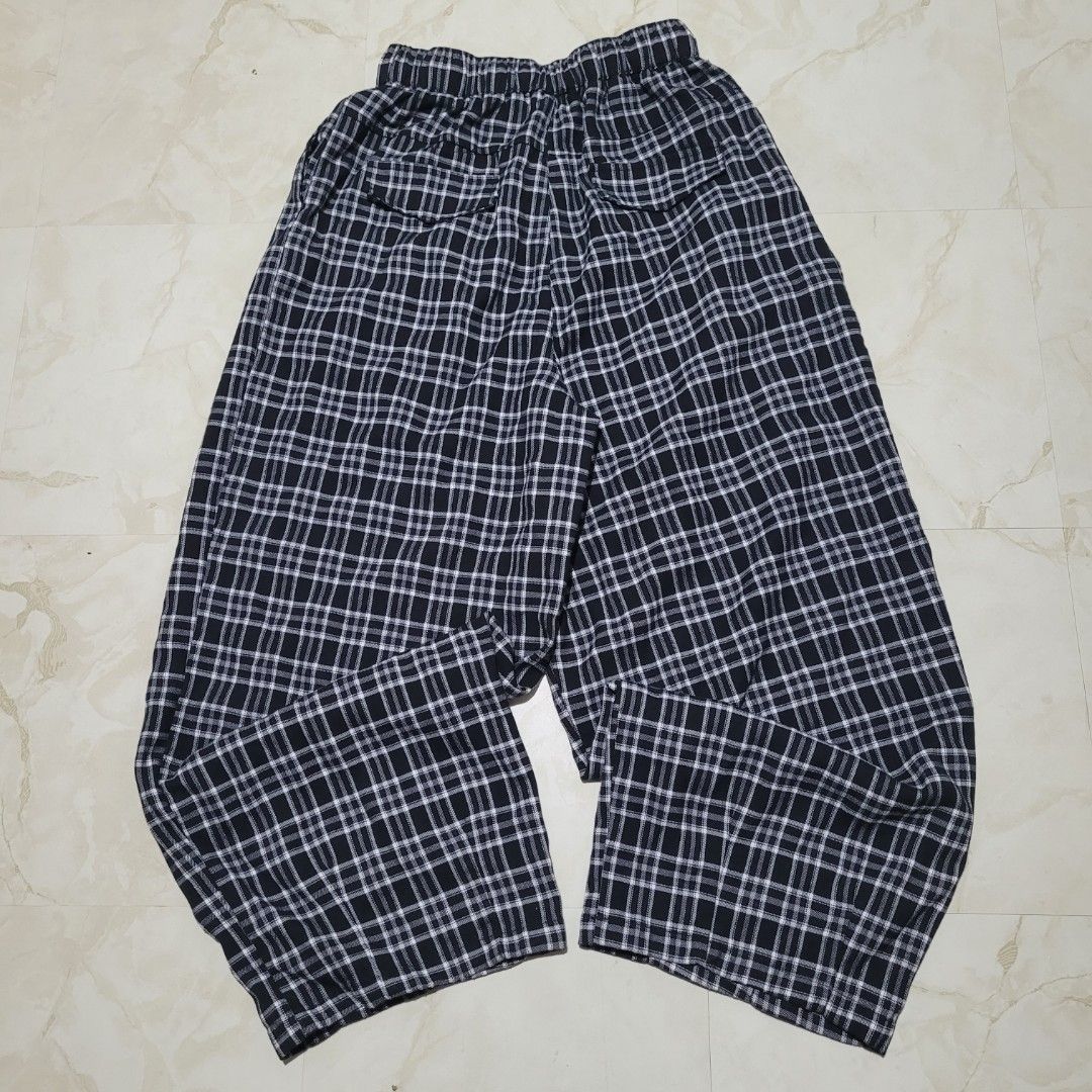 Ken2 Plaid Pajama Pants (Category: Other Bottoms) located in Quezon City. Submitted by eivan____orong (Listing ID 1409942143, Image 3). Description: - Dimes: waist 24-34 thigh 14 length 37 leg opening 10 - KEN2 plaid pants - Classic black and white checkered pattern - Comfortable plaid pajama pants - Features an elastic waistband - Classic black and white checkered pattern - Brand new - Perfect for lounging or sleeping .