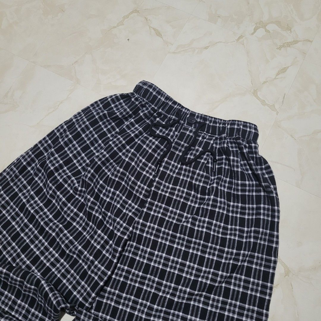 Ken2 Plaid Pajama Pants (Category: Other Bottoms) located in Quezon City. Submitted by eivan____orong (Listing ID 1409942143, Image 2). Description: - Dimes: waist 24-34 thigh 14 length 37 leg opening 10 - KEN2 plaid pants - Classic black and white checkered pattern - Comfortable plaid pajama pants - Features an elastic waistband - Classic black and white checkered pattern - Brand new - Perfect for lounging or sleeping .