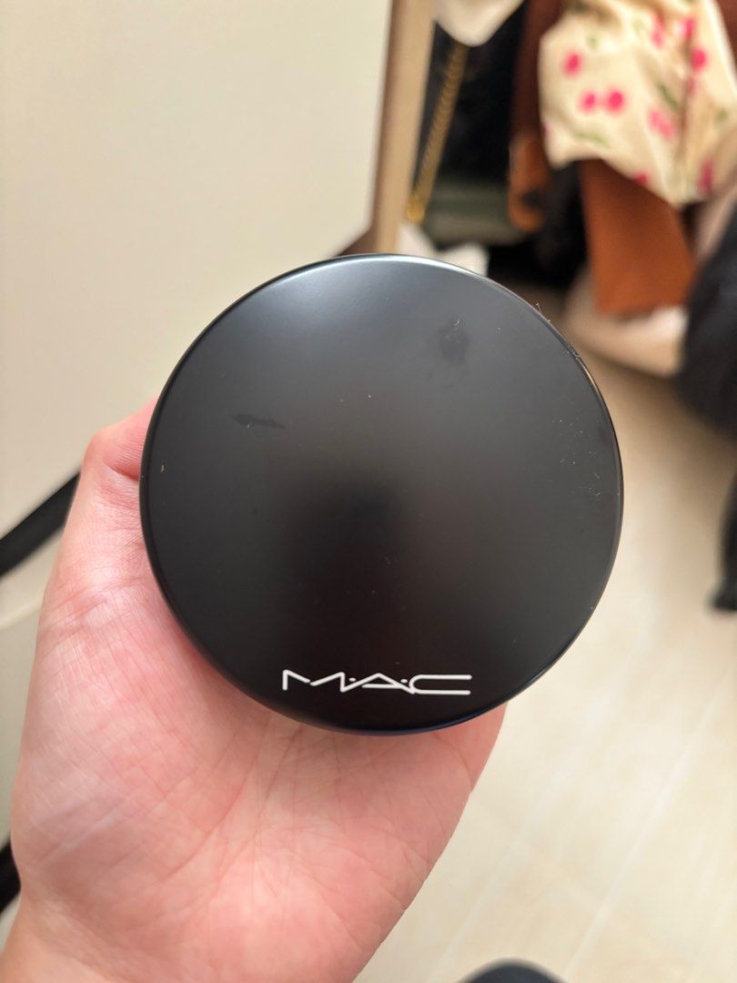MAC Mineralize Skinfinish Natural - Medium (Category: Makeup) located in Santa Rosa. Submitted by strawberryshortcake01 (Listing ID 1409882426, Image 2). Description: -Bought it from BGC RFS: Wrong shade.