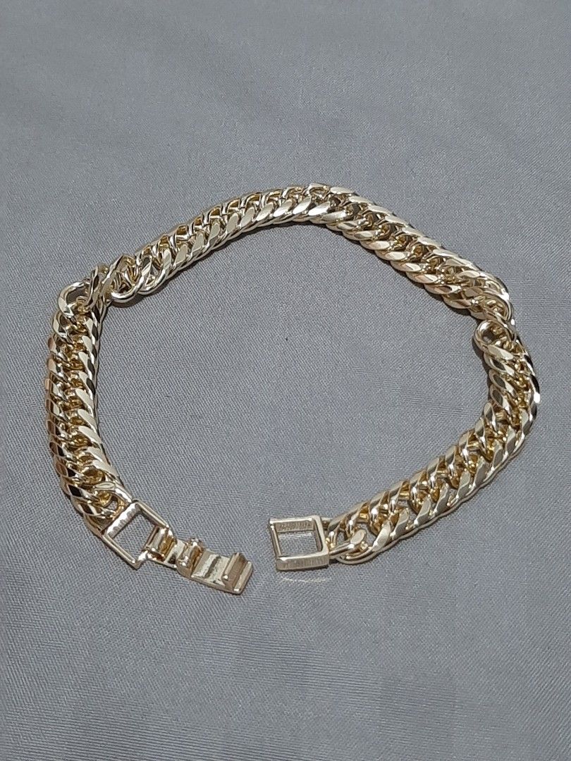 MEN'S BRACELET (Category: Bracelets) located in Malabon City. Submitted by rubiosblessings (Listing ID 1409968531, Image 1). Description: 📌 Japan mens bracelet 📌 non-tarnish 📌 japan gold coated 📌 8.5 inches 📌Makapal 📲0️⃣9️⃣6️⃣6️⃣5️⃣7️⃣9️⃣5️⃣3️⃣7️⃣4️⃣.