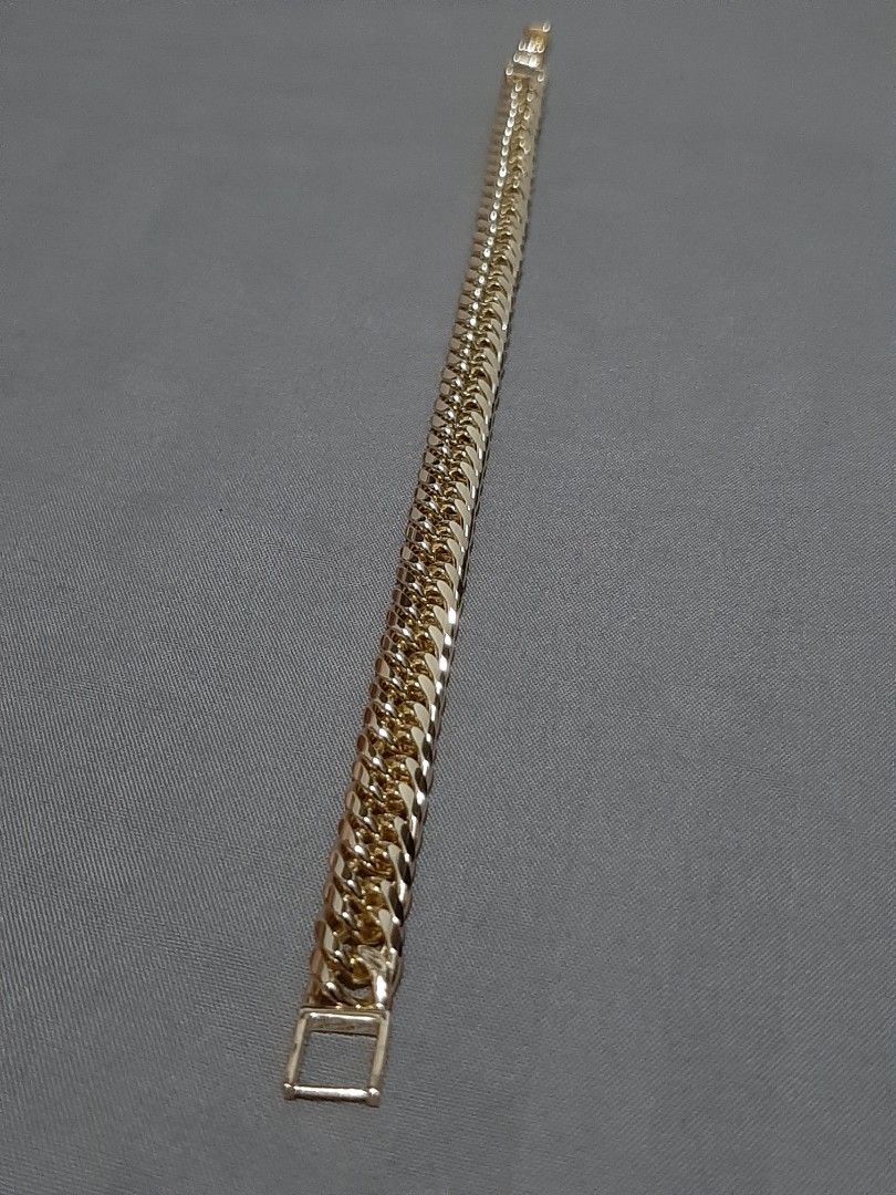 MEN'S BRACELET (Category: Bracelets) located in Malabon City. Submitted by rubiosblessings (Listing ID 1409968531, Image 2). Description: 📌 Japan mens bracelet 📌 non-tarnish 📌 japan gold coated 📌 8.5 inches 📌Makapal 📲0️⃣9️⃣6️⃣6️⃣5️⃣7️⃣9️⃣5️⃣3️⃣7️⃣4️⃣.