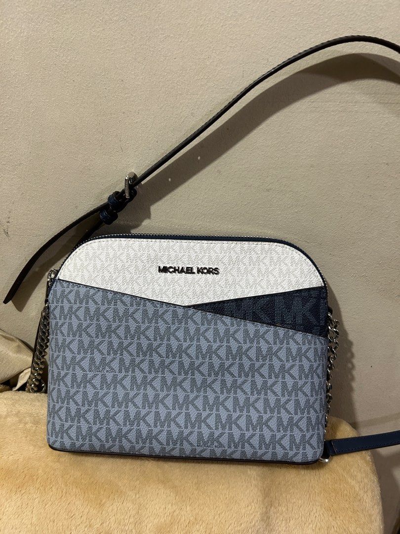 Brand New Original Michael Kors Bag (Category: Luxury Bags & Wallets) located in Paranaque City. Submitted by isa.ph (Listing ID 1409830747, Image 1). Description: Brand New Original Michael Kors Bag.