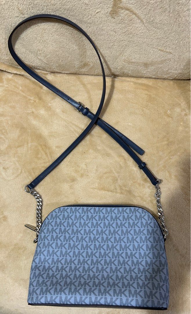 Brand New Original Michael Kors Bag (Category: Luxury Bags & Wallets) located in Paranaque City. Submitted by isa.ph (Listing ID 1409830747, Image 2). Description: Brand New Original Michael Kors Bag.