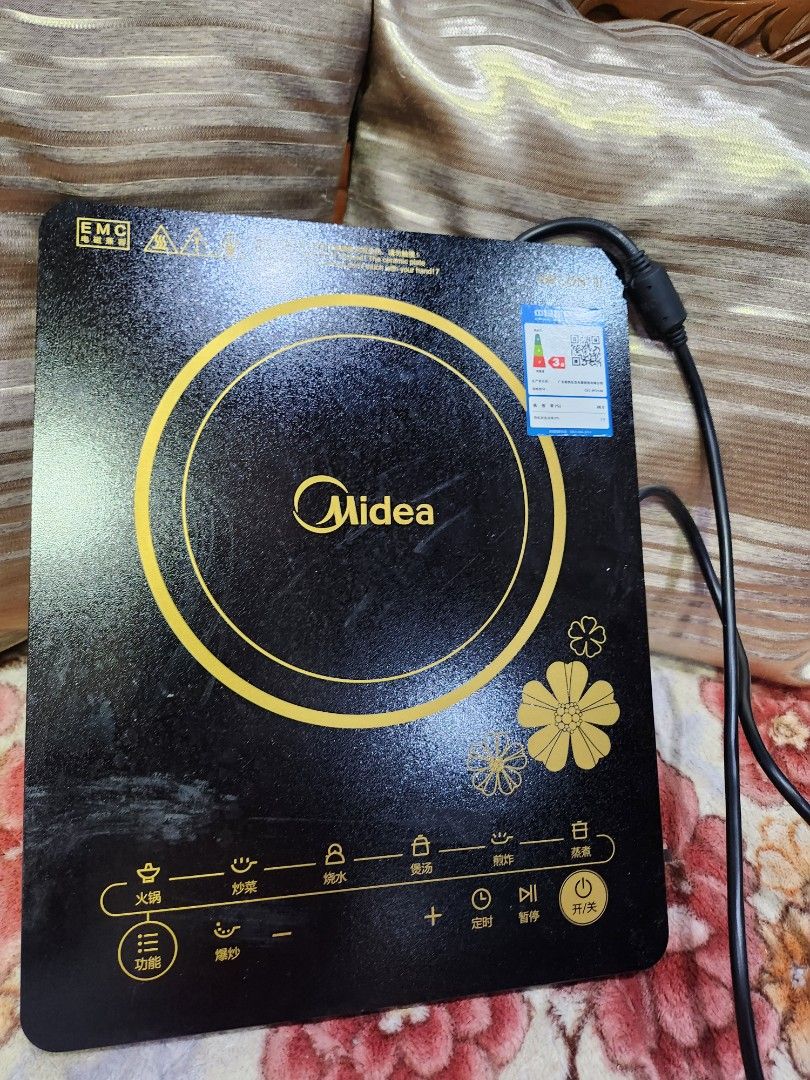 Midea Induction Cooker (Category: Cookers) located in Baguio. Submitted by alonasteph (Listing ID 1409954002, Image 2). Description: - Midea induction cooker - Black surface with circular heating area - Control panel with various settings - Includes power cord - Cooling fan for efficient operation - Model number clearly visible - In good working condition.