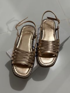 (Category: ) located in . Submitted by juviscloset (Listing ID 1409947363, Image 1). Description: .