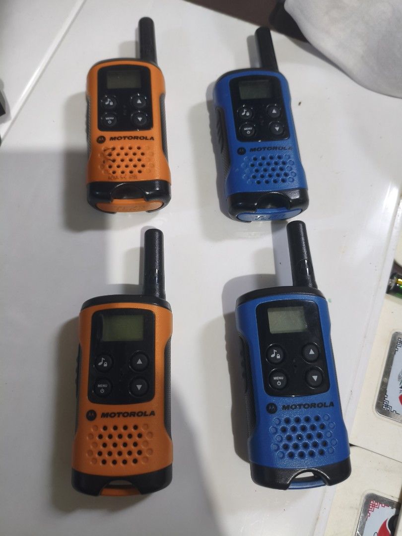Motorola walakie talkies (Category: Walkie-Talkie) located in Baguio. Submitted by baguiobeans (Listing ID 1409861795, Image 1). Description: Working yung tatlo.. Yung isang blue sa baba nkaka receive ng tawag pero di gumagana mic nya.buy as is. Items from hk box.