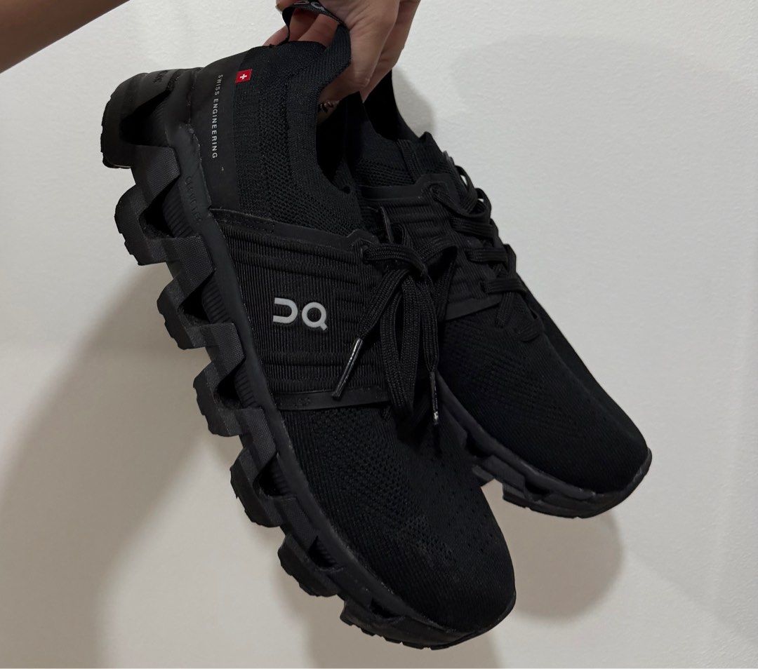 On Cloudvista Black Running Shoes (Category: Sneakers) located in Pasig City. Submitted by tipy___ (Listing ID 1409939611, Image 1). Description: - On Cloudvista running shoes - Color: Black - Size 6.5 wmns - authenticity not guaranteed Decluttering.