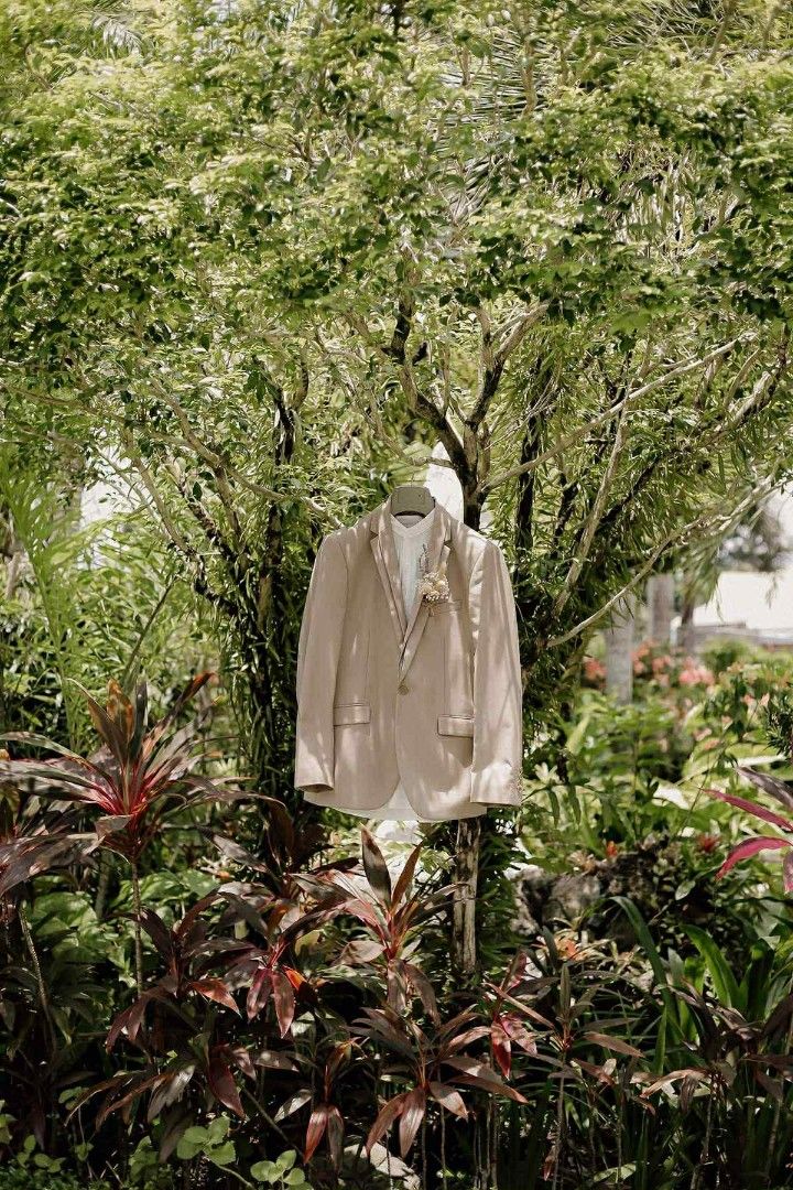 Onesimus Beige Tuxedo Blazer - Size 48 (Category: Coats, Jackets and Outerwear) located in Marikina City. Submitted by everbloom28 (Listing ID 1409938544, Image 3). Description: Men's Coat/Tuxedo Price:2700 Size: 48 Coat size shoulder to shoulder - 40cm Length- 70cm -Once lang nagamit sa Kasal. With Tuxedo cover Location: Marikina Free delivery marikina area only!Good day!.
