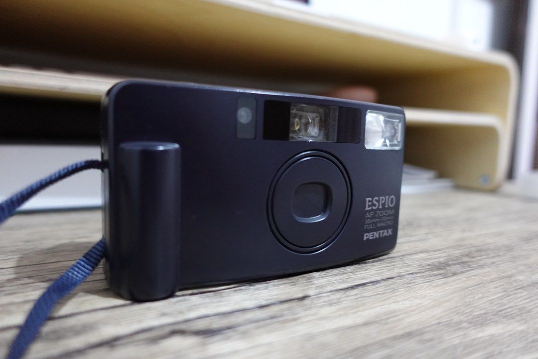Pentax Espio AF Zoom (Category: Cameras) located in Cainta. Submitted by casacart (Listing ID 1409856521, Image 2). Description: LAST PRICE POSTED - Pentax Espio AF Zoom 35mm-70mm film camera - Built-in flash - Includes carrying case, strap, 2 batteries - No functional issues, works perfectly fine RFS: Downsizing my camera collection .