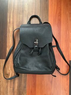 (Category: ) located in . Submitted by vibeandvintage (Listing ID 1409926781, Image 1). Description: .
