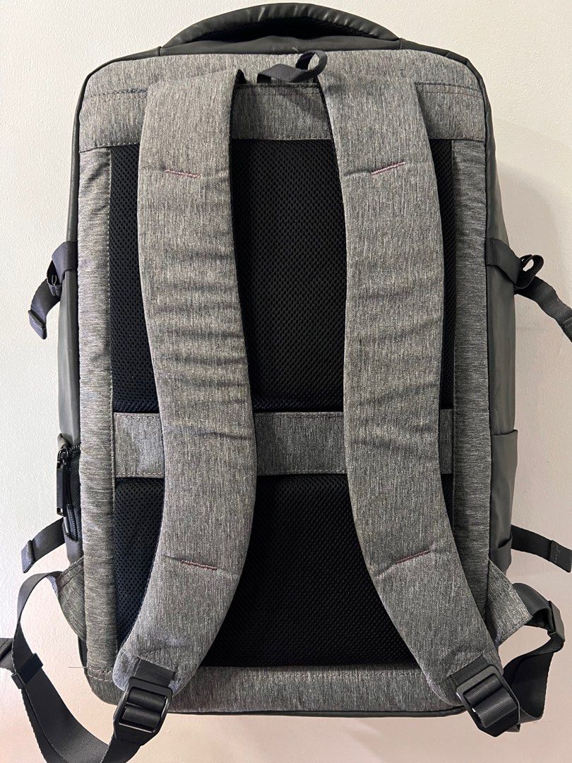 Samsonite RED Backpack (Category: Backpacks) located in Manila. Submitted by almiradianneandres (Listing ID 1409881060, Image 2). Description: Samsonite RED Caritani Backpack for sale.