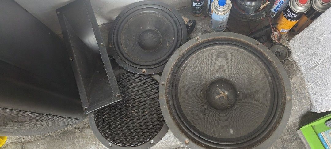 Speaker Components - Various Sizes (Category: Soundbars, Speakers & Amplifiers) located in Quezon City. Submitted by herrera_jekjek (Listing ID 1409903390, Image 2). Description: D15 400w 2 pcs D10 200w at tweeter 1500 all in.