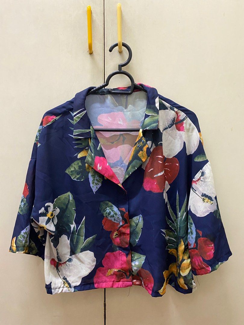 TAKE ALL 5PCS PRELOVED CROP TOP BLOUSE (Category: Blouses) located in Quezon City. Submitted by prelovedplusnew (Listing ID 1409836879, Image 1). Description: RFS: DECLUTTERING TAKE ALL PRELOVED CROP TOP BLOUSE 5PCS FOR ONLY 500PHP!!! Please manage your expectations! This is my preloved blouses but still in good condition. Pwede sa XL TO XXL..
