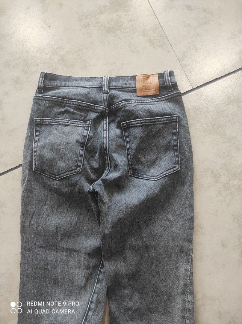 Toteme Twisted Seam Denim Jeans (Category: Jeans) located in Santa Rosa. Submitted by strawhatt (Listing ID 1409818912, Image 3). Description: size 24 on tag,ykk zipper,last price na.
