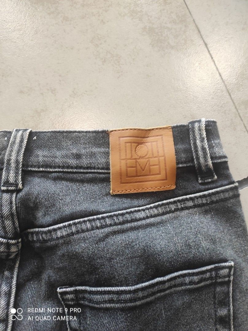 Toteme Twisted Seam Denim Jeans (Category: Jeans) located in Santa Rosa. Submitted by strawhatt (Listing ID 1409818912, Image 2). Description: size 24 on tag,ykk zipper,last price na.