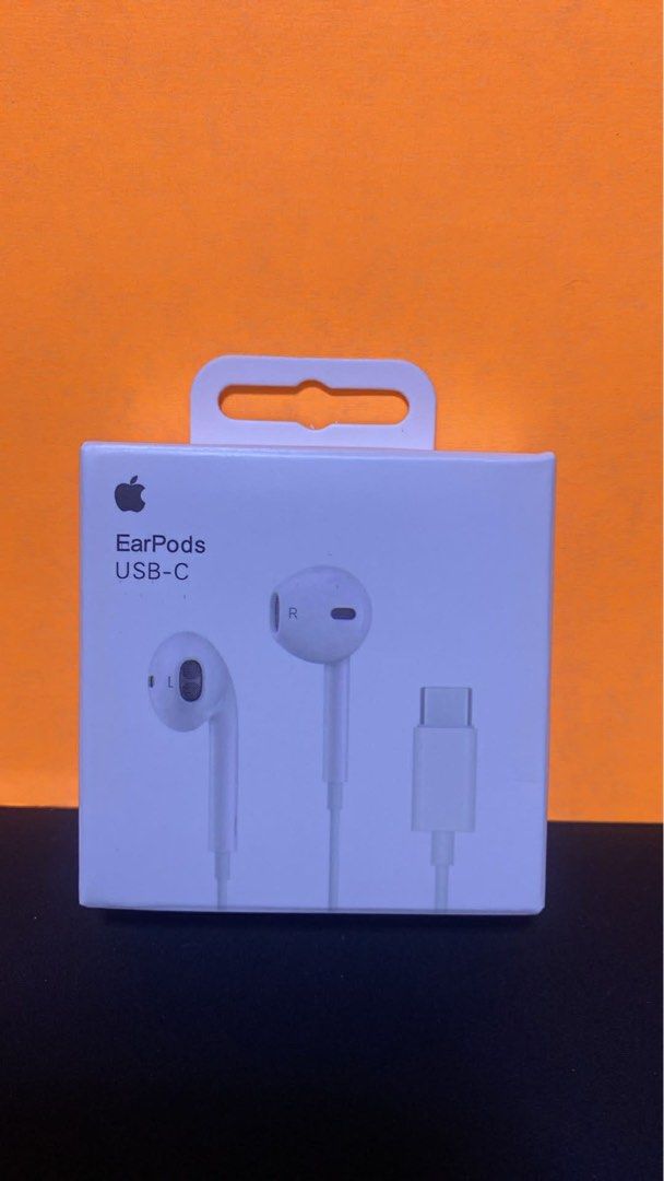 USB-c earpods (Category: Headphones & Headsets) located in Manila. Submitted by mimasour (Listing ID 1409988023, Image 1). Description: .