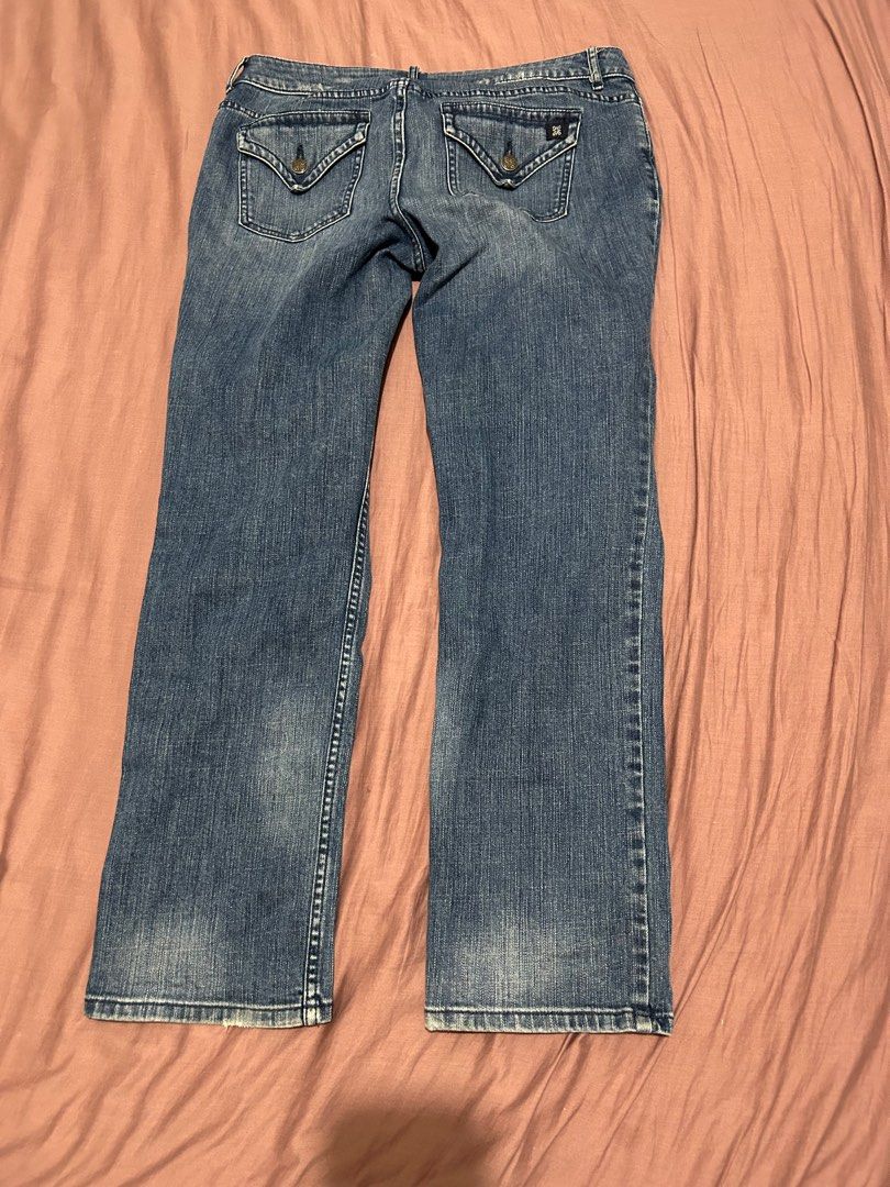 Vera Wang Jeans (Category: Jeans) located in Subic. Submitted by joydlm (Listing ID 1409900266, Image 1). Description: Size 12 fits 31-32” | L: 96cm .