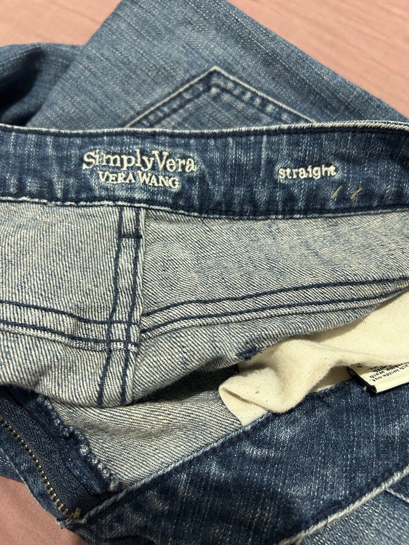 Vera Wang Jeans (Category: Jeans) located in Subic. Submitted by joydlm (Listing ID 1409900266, Image 2). Description: Size 12 fits 31-32” | L: 96cm .