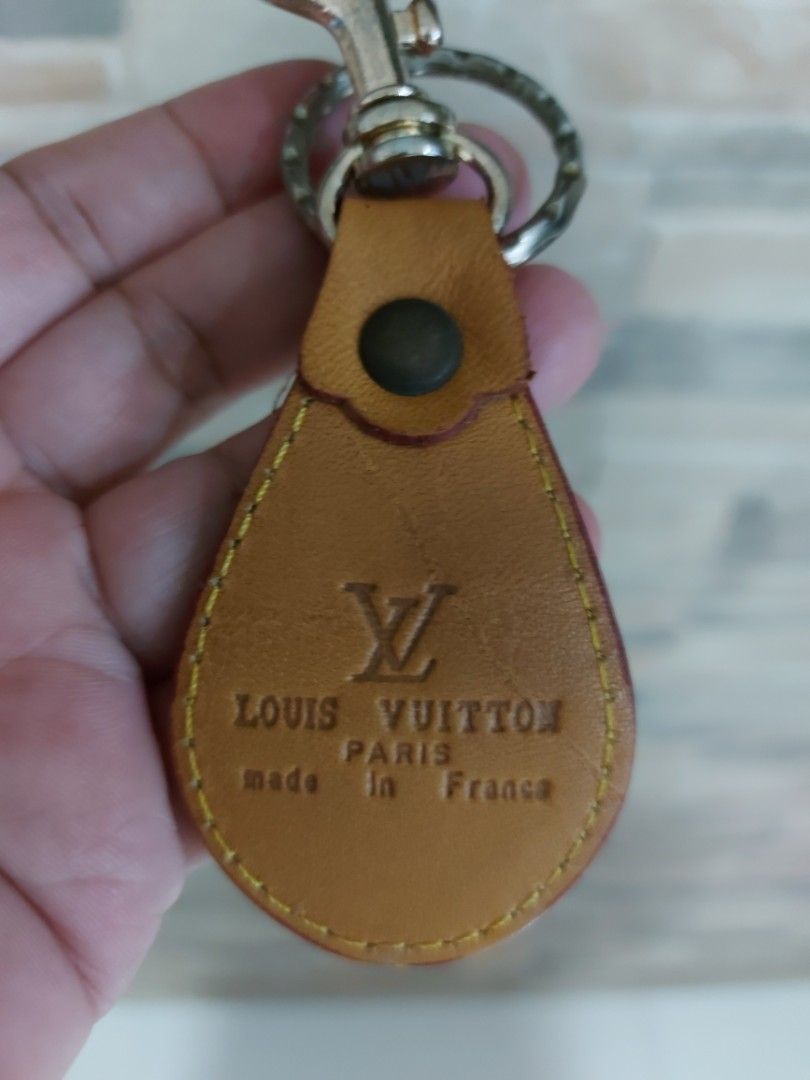 Vintage Louis vuitton monogram leather key chain/ring (Category: Other Accessories) located in Quezon City. Submitted by threetwotwo2ndaccount (Listing ID 1409817482, Image 3). Description: vintage Louis Vuitton leather monogram keychain/ring good condition no inclusion bawal sa maselan bawal sa barat.